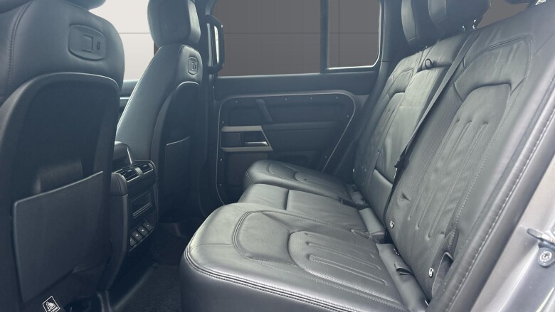 Land Rover Defender 2.0 D240 SE 110 5dr Auto Diesel Estate